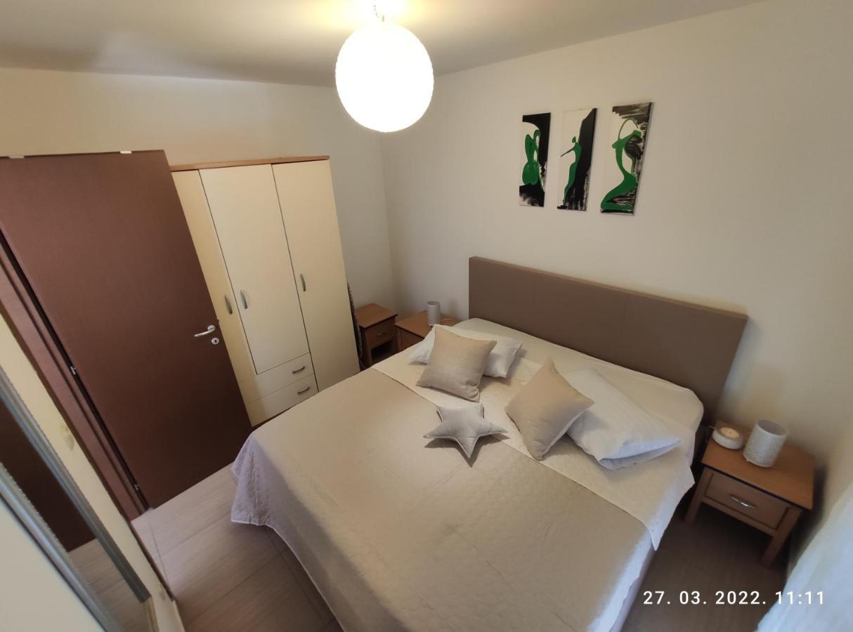Apartman Antonela With Free Garage Parking Apartment Сплит Екстериор снимка