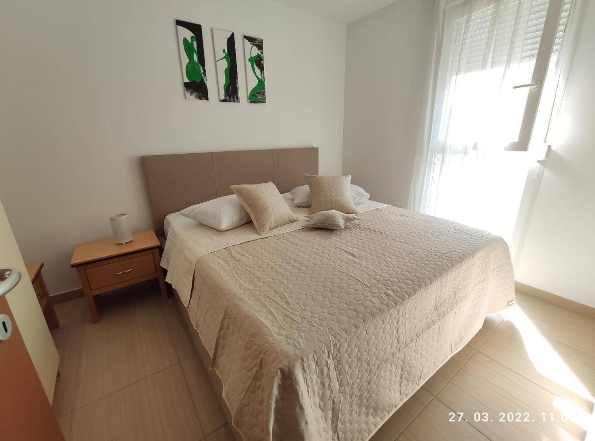 Apartman Antonela With Free Garage Parking Apartment Сплит Екстериор снимка