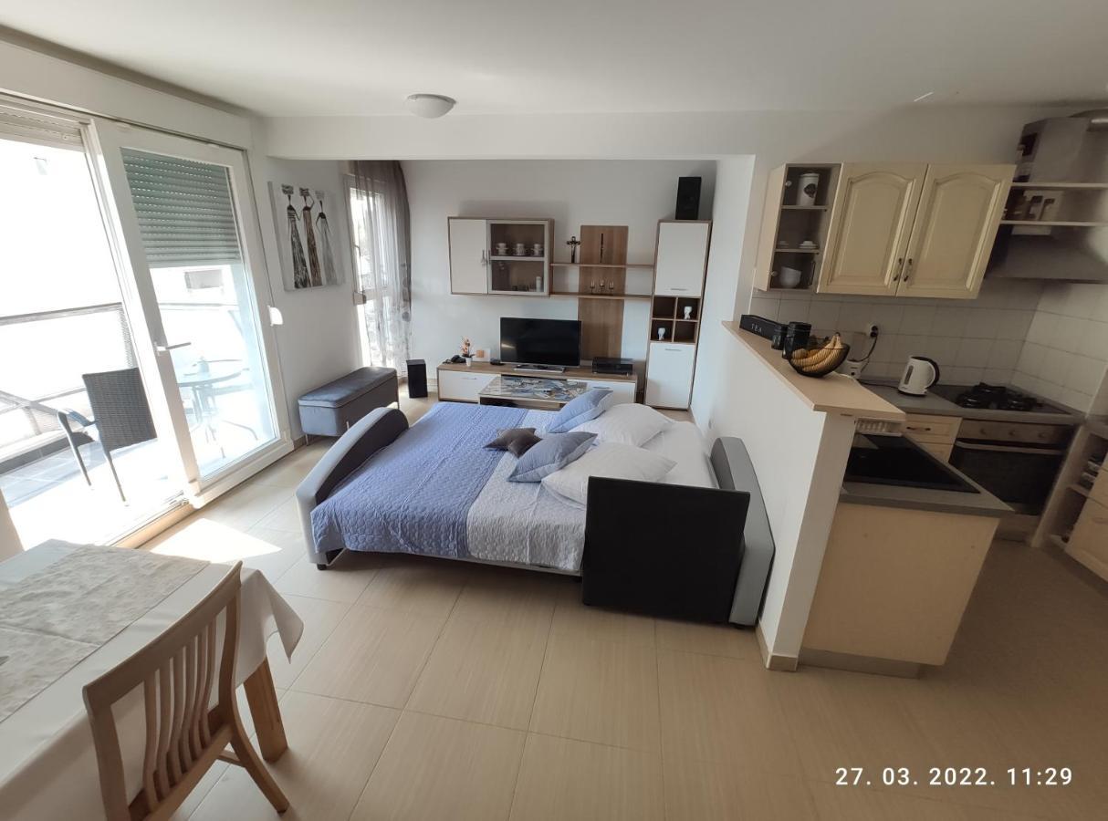 Apartman Antonela With Free Garage Parking Apartment Сплит Екстериор снимка